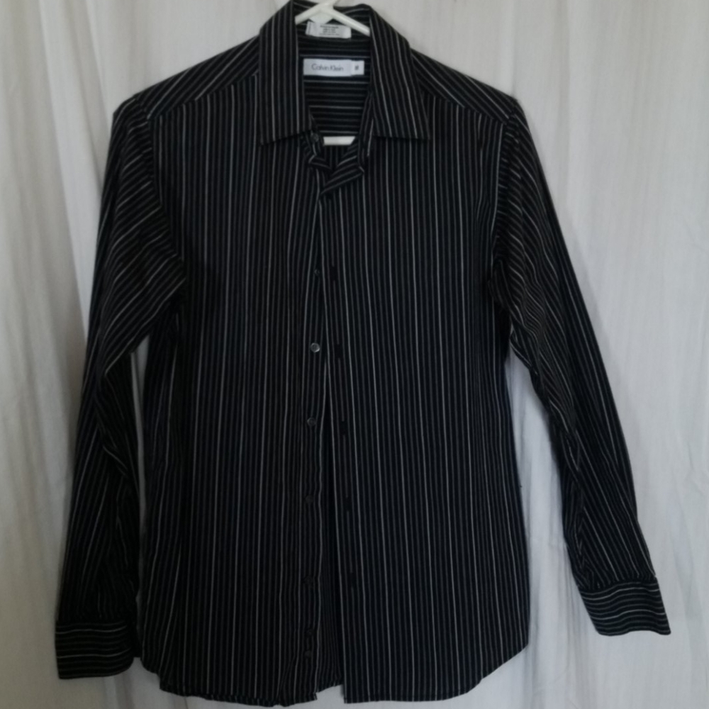 Black gray pinstripe teen shirt size 16 boys EUC